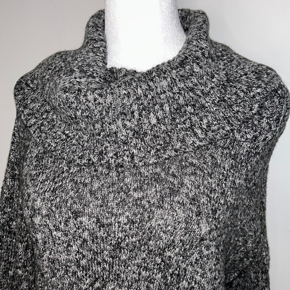 Gorgeous Cozy Cowlneck Sweater by Workshop Size XS - Picture 3 of 8